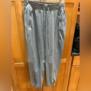 lululemon athletica Women’s Light Gray Joggers, like new condition!